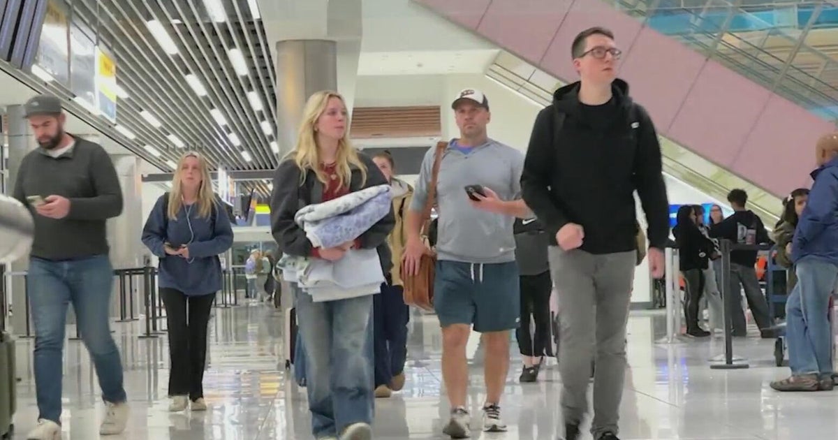 Delays, cancelations impact expected record Thanksgiving travel day at DEN
