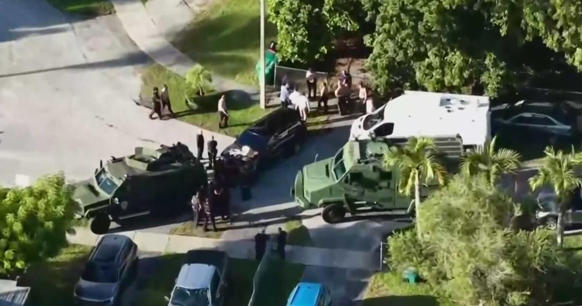 Person shot, killed by Miami-Dade sheriff’s deputies serving warrant
