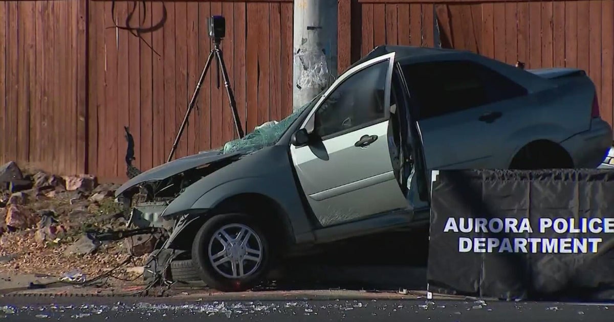 Police pursuit of a stolen vehicle in Aurora ends in deadly crash - CBS ...
