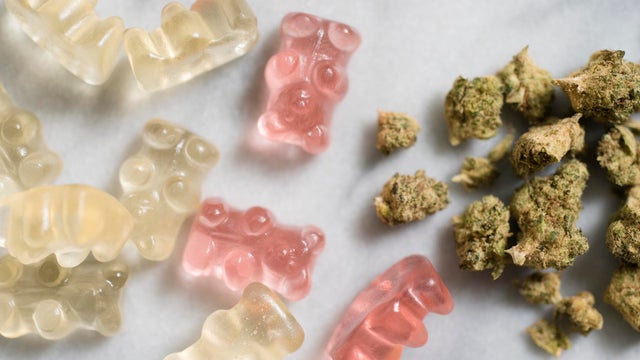 Marijuana and gummy bear edibles 
