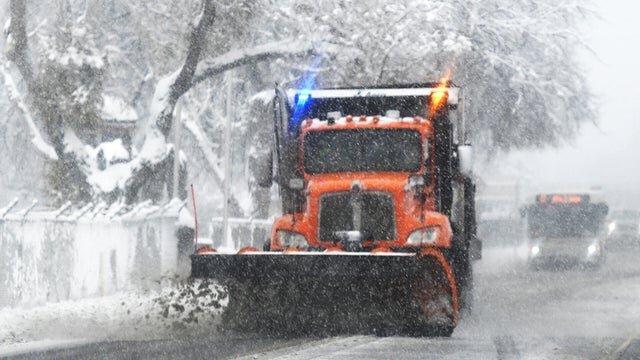 Snow storm moves through Colorado 