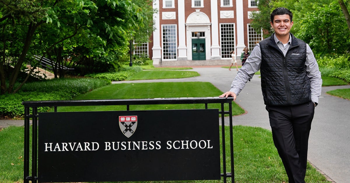 За Gen Zers намирането на работа след колежа често е болезнена задача