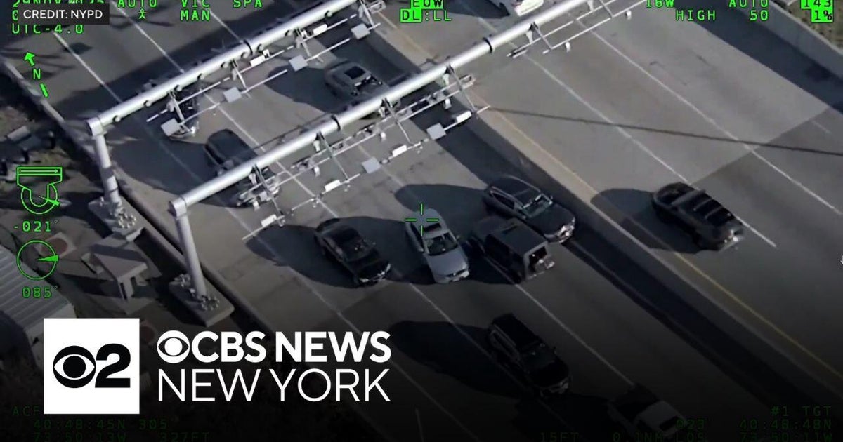 Video shows NYPD tracking suspected car thief - CBS New York