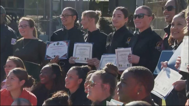 la-county-fire-all-female-team.jpg 
