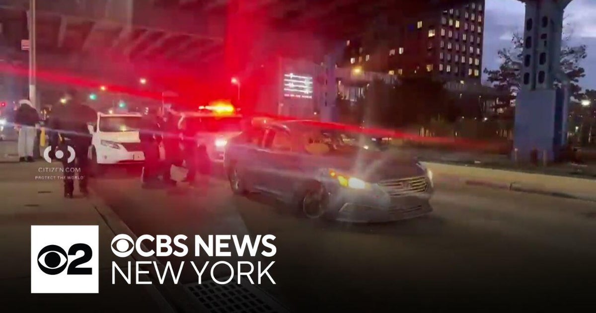 2 officers injured trying to stop suspected stolen car in the Bronx ...
