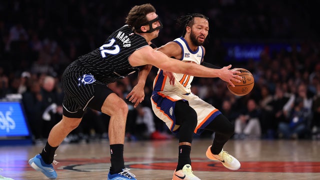 knicks-magic-jalen-brunson.jpg 