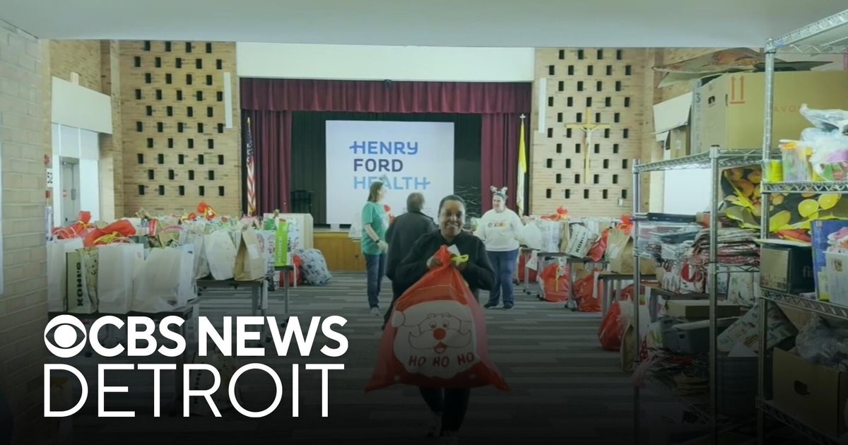 2 Southeast Michigan hospitals bring holiday gifts to 1,000+ children
