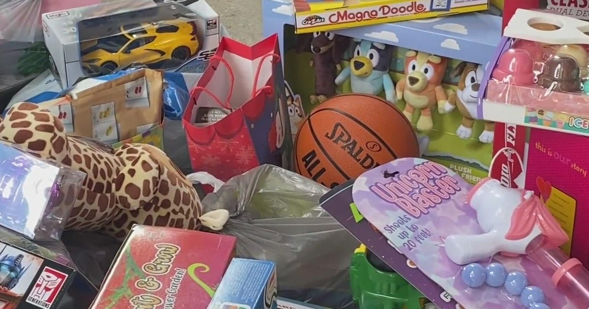 South Florida gets ready for holidays with shopping sprees for kids, toy drives