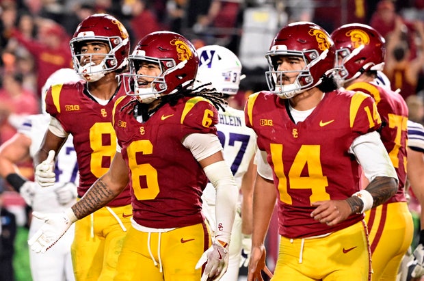 USC Trojans defeated the Northwestern Wildcats 38-17 to win an NCAA football game.
