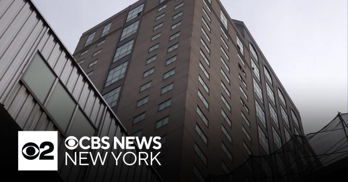 NYPD searching for Downtown Brooklyn home invasion suspects - CBS New York