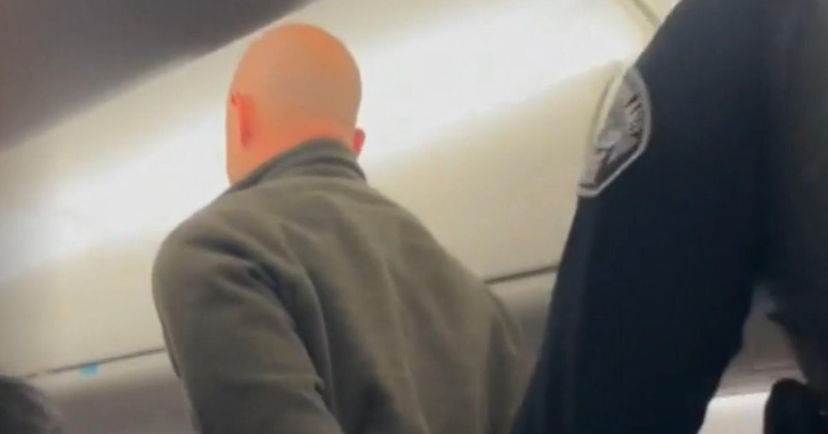 Cockpit audio details incident with off-duty pilot who tried to turn off plane's engines