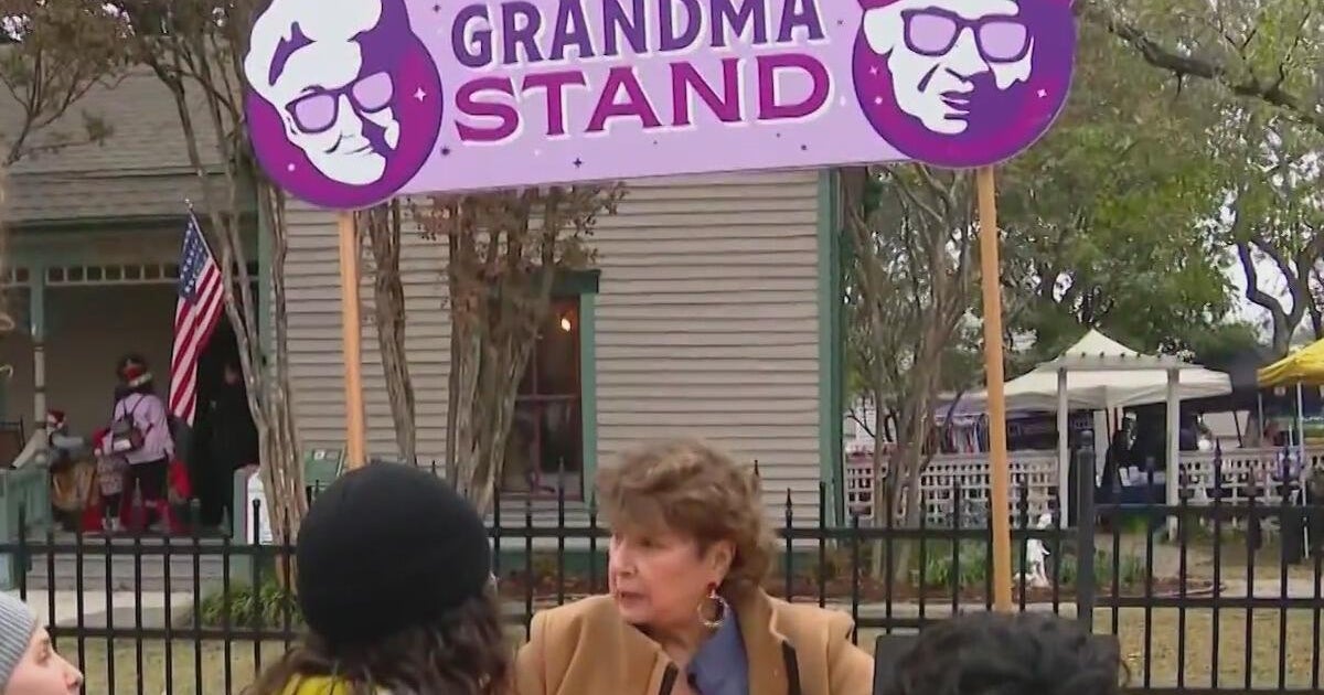 McKinney’s "Grandma Stand" offers free holiday advice and big hugs(02)
