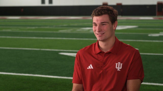 Hoosiers quarterback Fernando Mendoza 