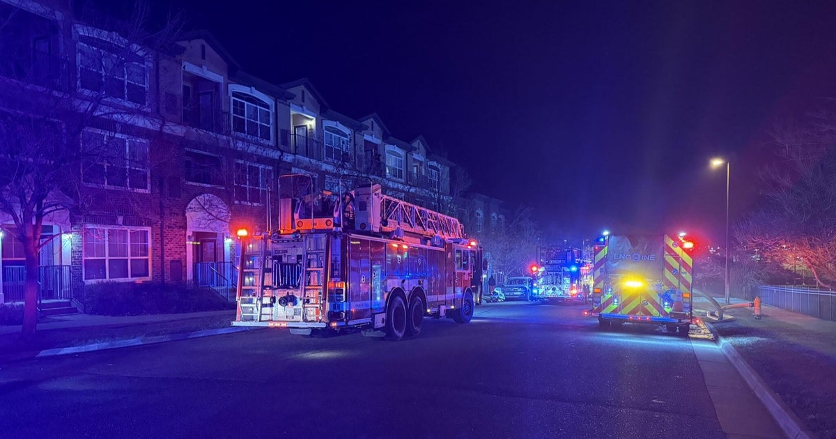 Resident injured after fire in Aurora apartment complex - CBS Colorado