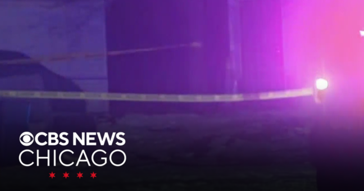 Man wielding knife shot by police officer in Gary, Indiana