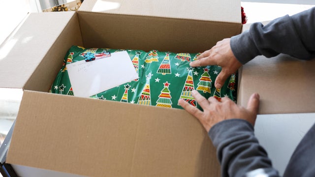 US-ECONOMY-SHIPPING-HOLIDAY 