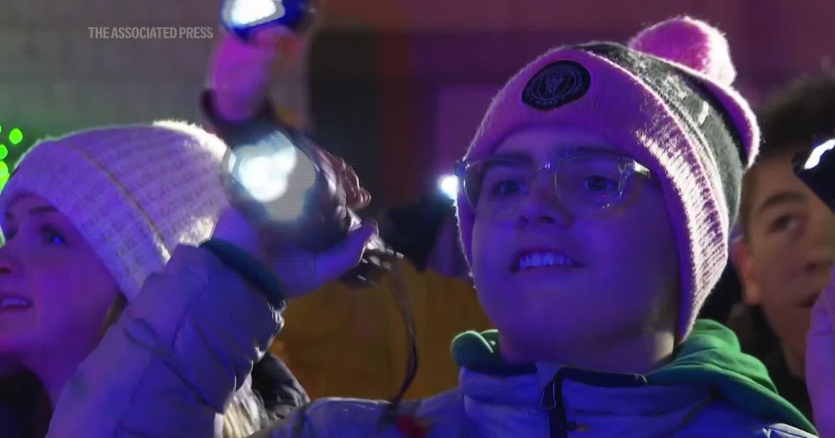 A nightly tradition brings light and hope to children at Michigan hospital