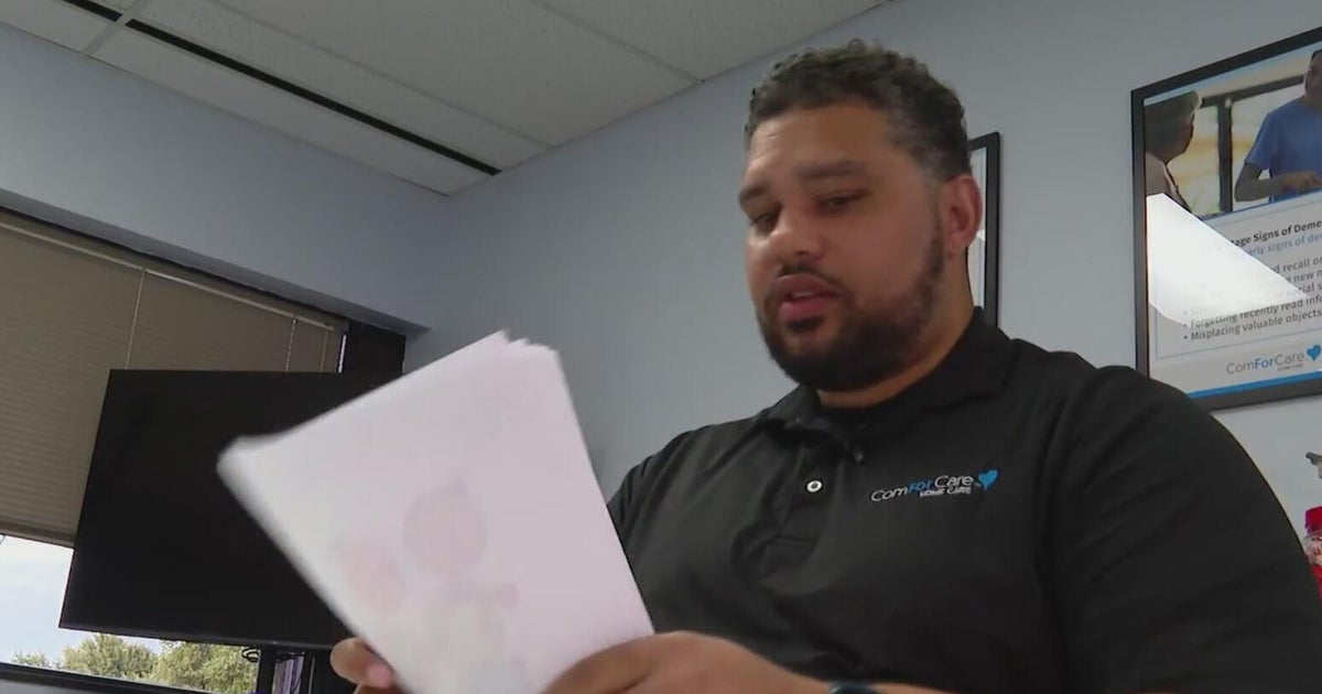 Dallas students create 800 holiday cards to brighten seniors’ season