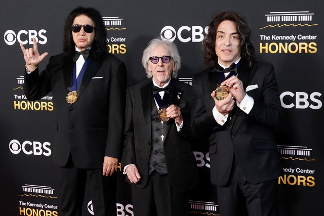 How to watch tonight's Kennedy Center Honors hosted by Trump on CBS and Paramount+ - CBS News