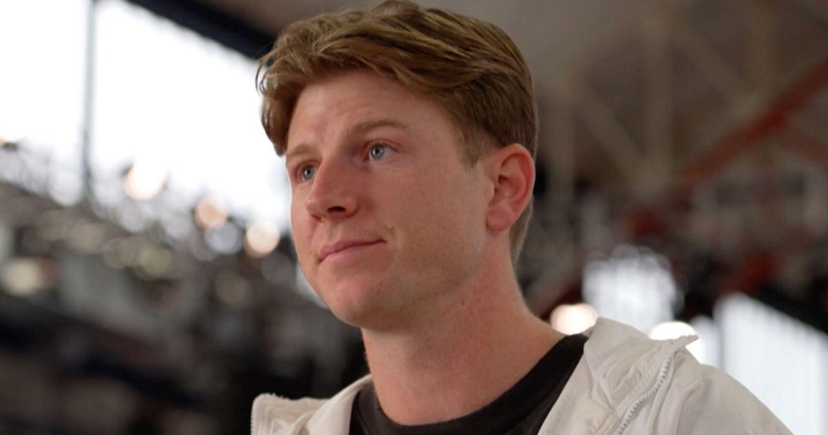 Paralympic medalist Hunter Woodhall reflects on overcoming obstacles: "I'm not giving up"