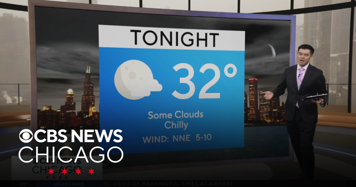 Chilly with some clouds Tuesday night in Chicago