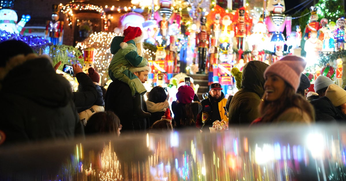 Hundreds pack Brooklyn's Dyker Heights to see the extravagant holiday displays