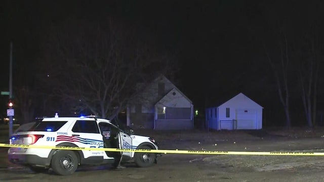 Police accidently shoots himself in the foot while attacked by dog in Detroit 