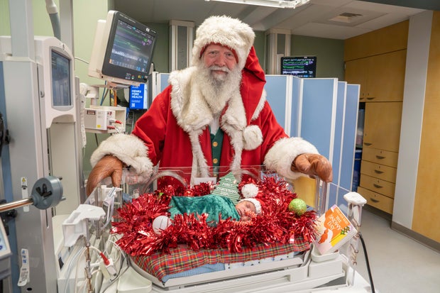 Babies in Henry Ford NICU gets a visit from Santa Claus 
