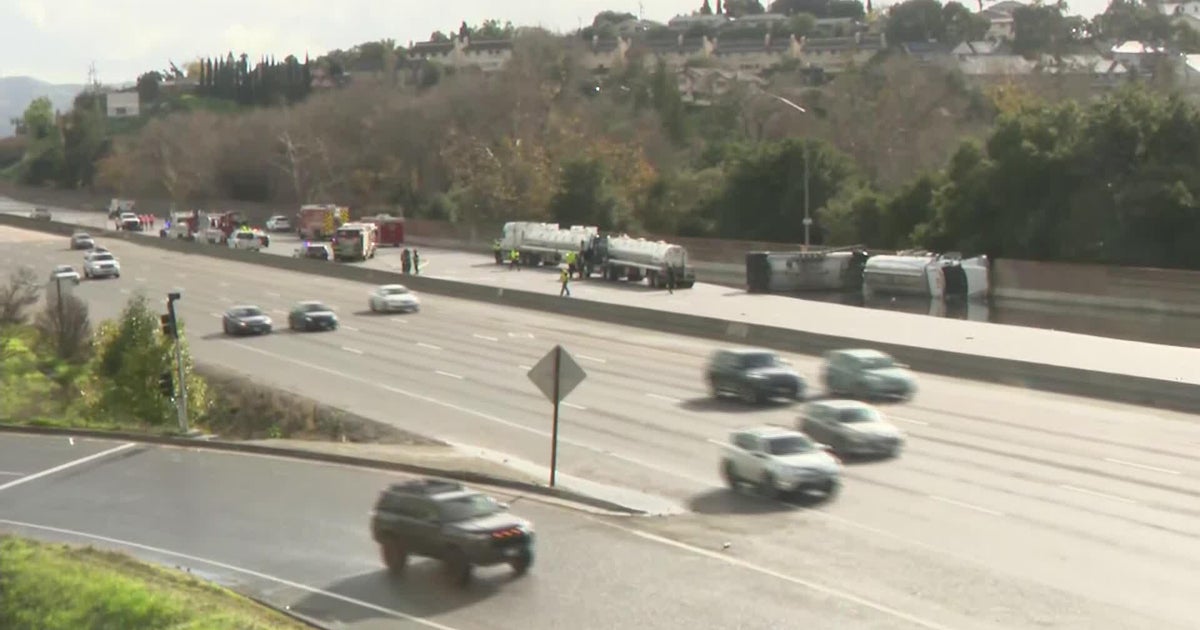 Watch: Scene of overturned fuel tanker in San Jose on Highway 101 - CBS ...