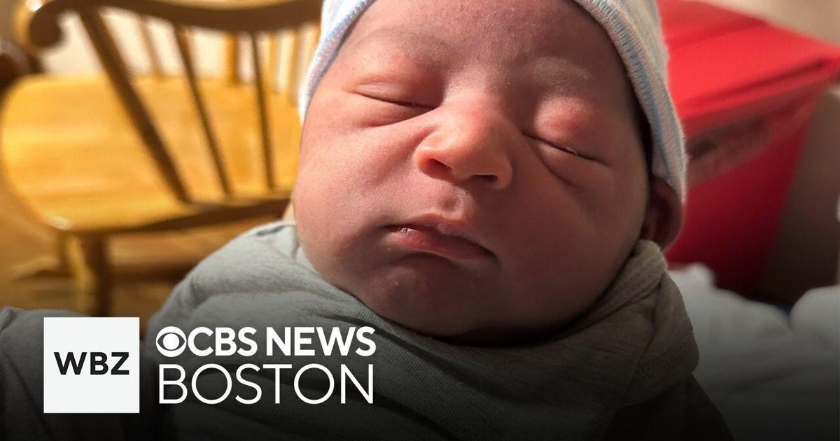 Massachusetts police officers help woman deliver baby on Christmas