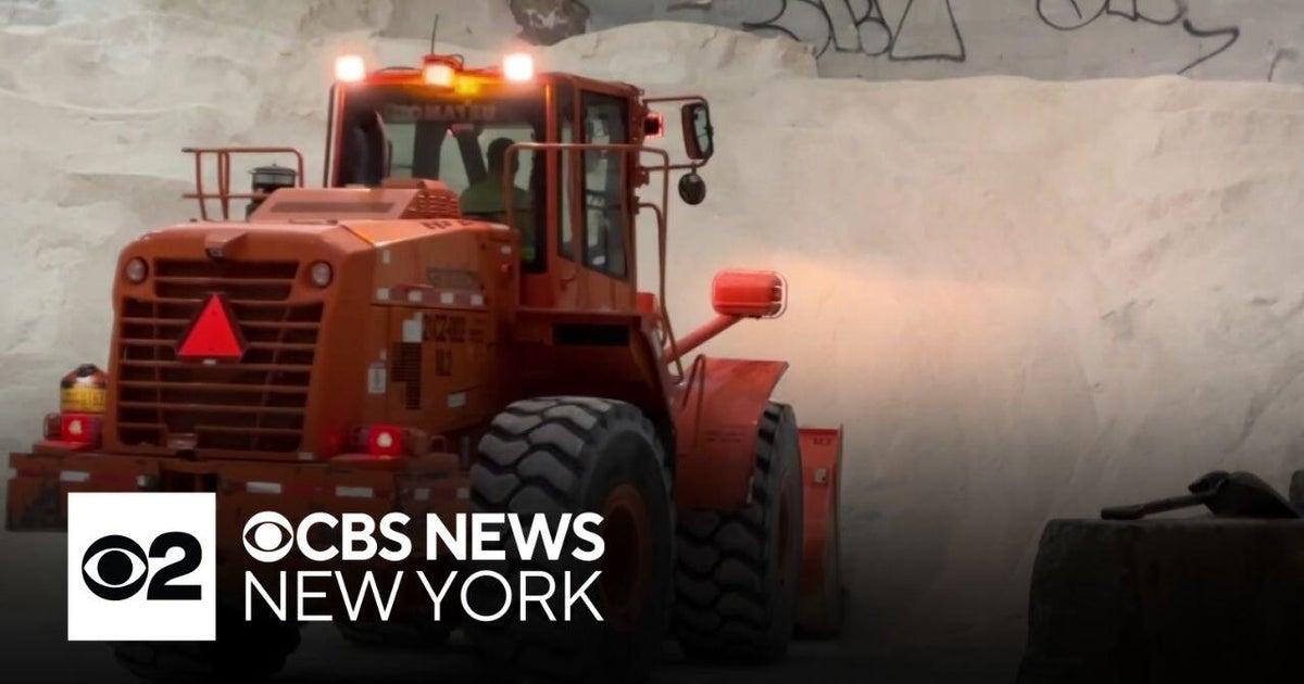 New York City gears up for largest snow storm in years - CBS New York