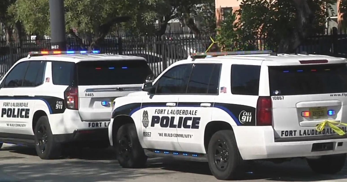 Man found dead in field near Fort Lauderdale - CBS Miami