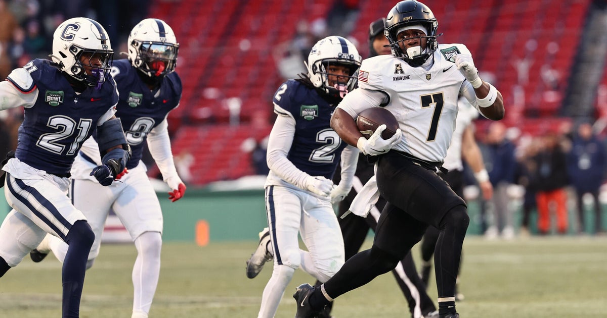 Hellums accounts for 3 TDs, Nwawuihe rushes for 2 as Army beats UConn 41-16 in Wasabi Fenway Bowl