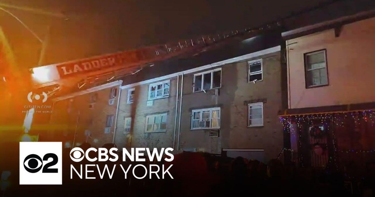 1 hurt in Queens house fire - CBS New York