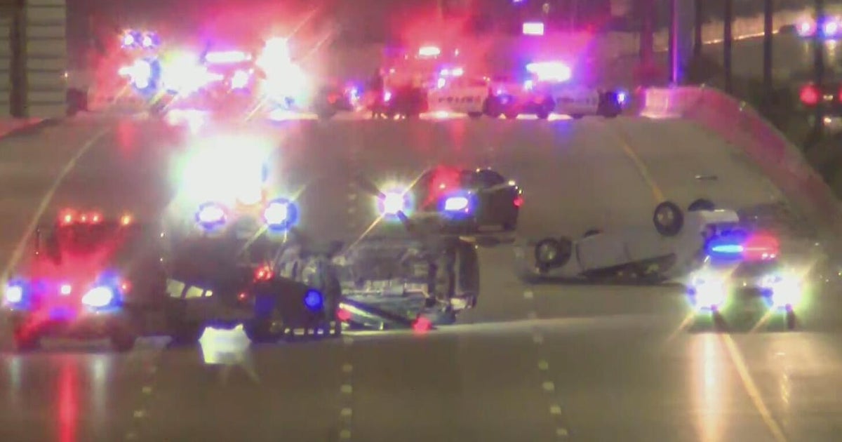 Crash on US-75 in Dallas causes 2 cars to flip over - CBS Texas