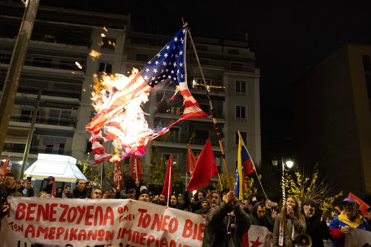 Venezuelans around the world react to Maduro's capture. See photos ...
