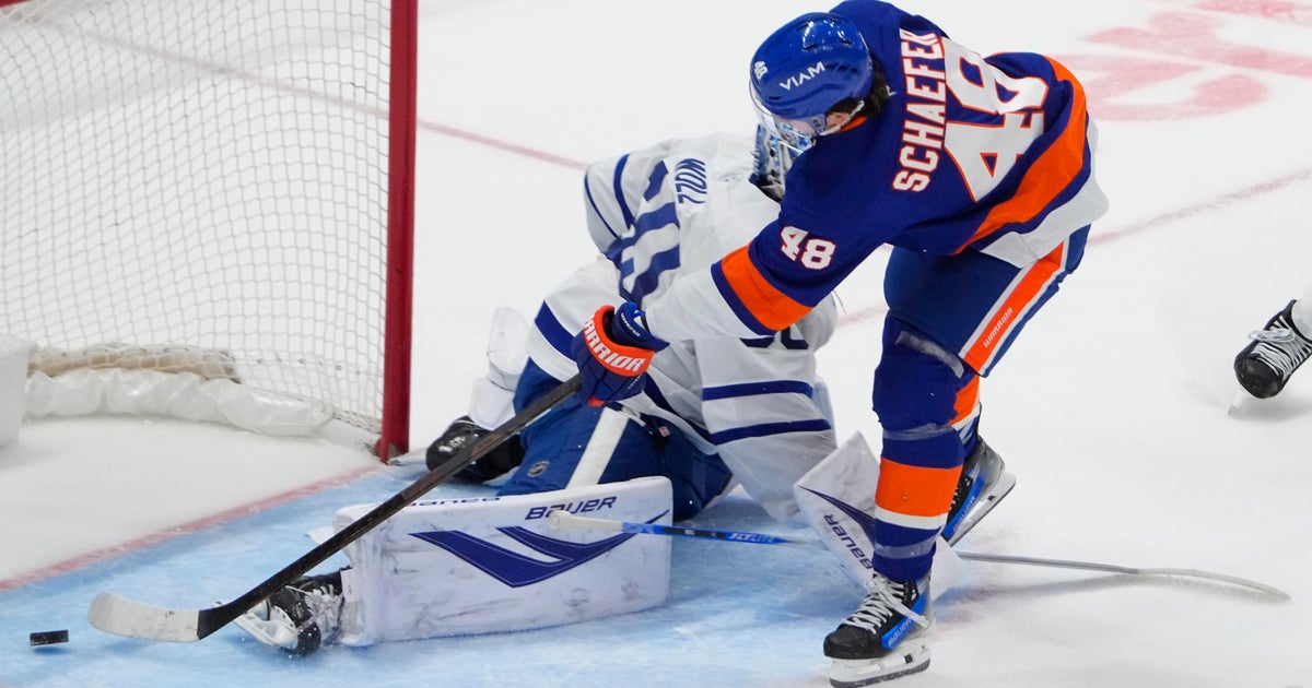 Schaefer scores in OT to give Islanders 4-3 win over Maple Leafs - CBS ...