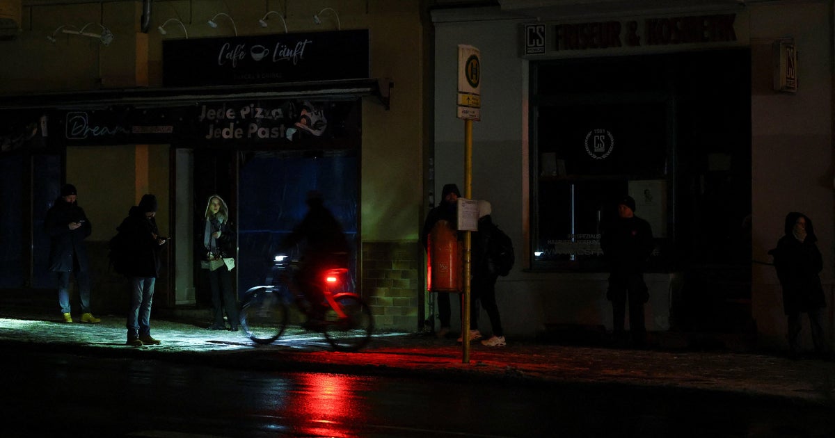 Берлин — Палеж поет от лява екстремистка група остави десетки хиляди