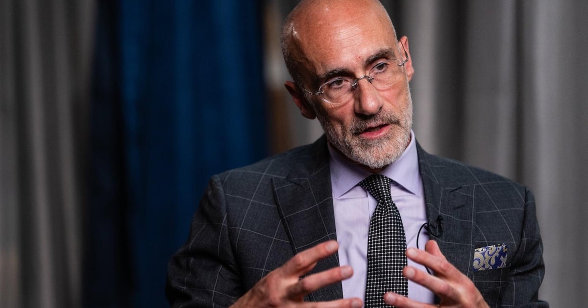 Arthur Brooks explains how social media is killing your happiness