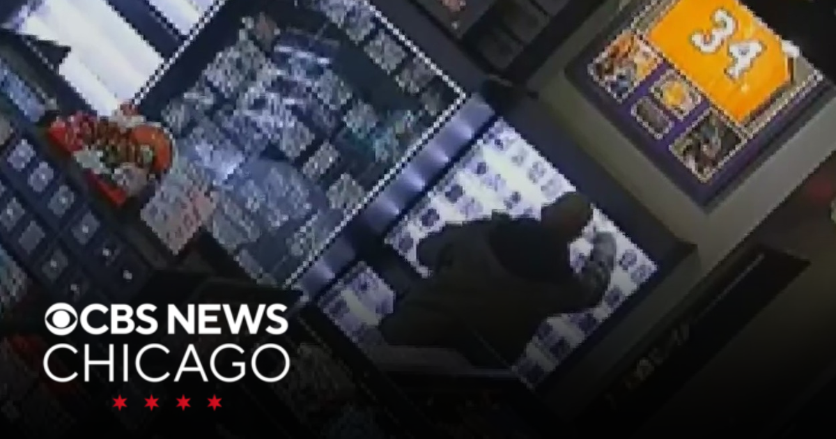 Suspect arrested in alleged theft of Bears cards, merch from memorabilia store