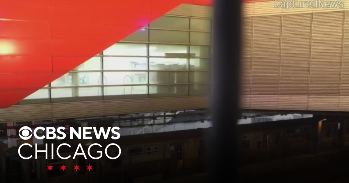 No one in custody after 2 people are stabbed at CTA Red Line stop - CBS ...