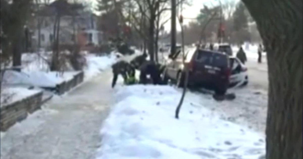 Minneapolis mayor calls ICE account of fatal shooting "garbage"