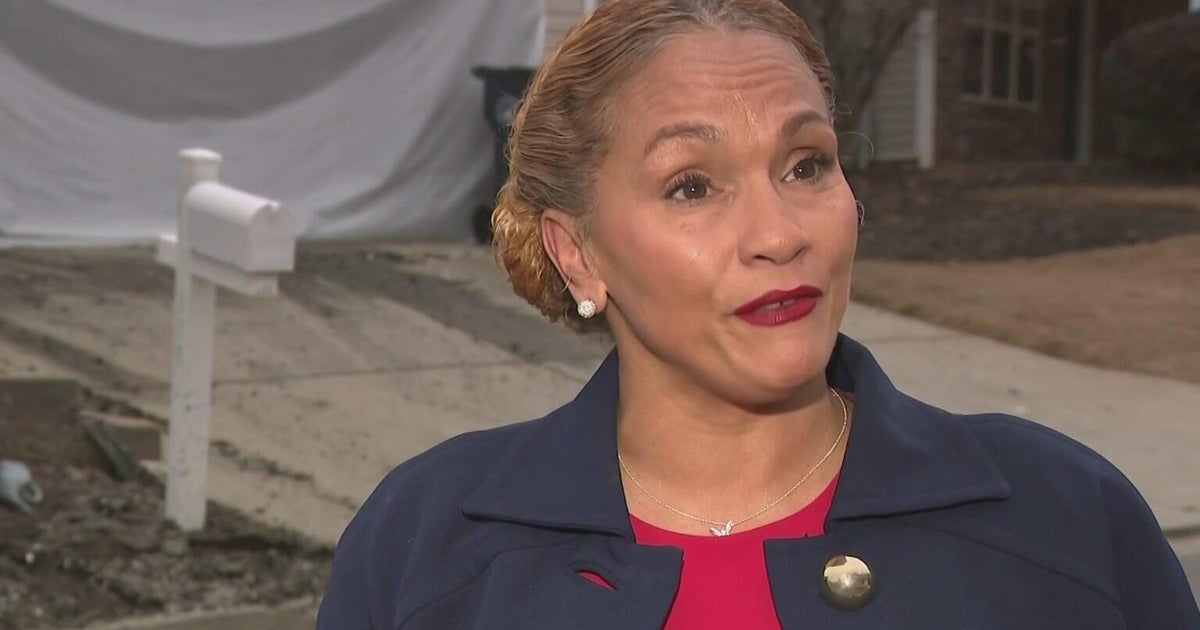 Hiram councilwoman sworn in days after saving neighbors from burning home