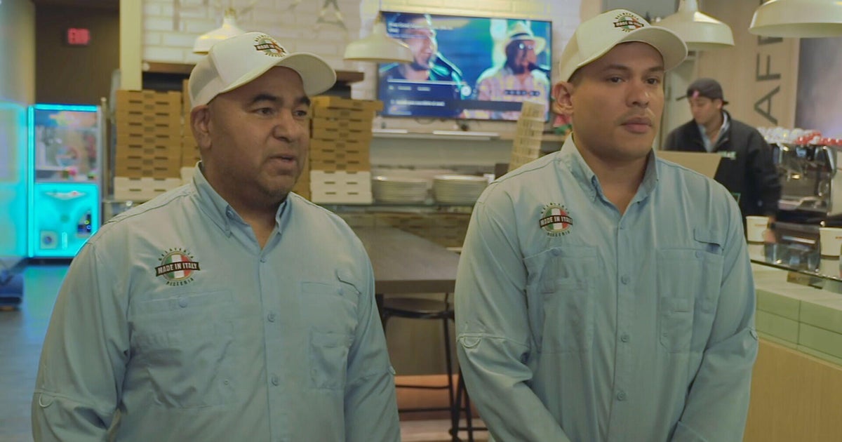 Фреди Ернандес притежава магазин за сладолед в Дорал Флорида Той