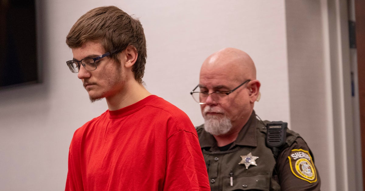 18 годишен мъж от Уисконсин обвинен в убийството на родителите