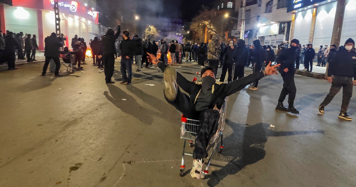 Протестите в Иран са най-големите от години, които предизвикват режима. Ето какво трябва да знаете.