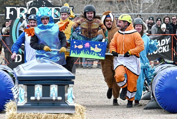 coffin-races.jpg 