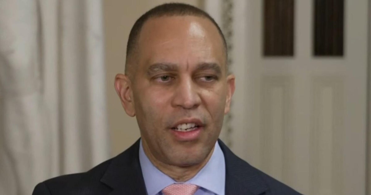 Jeffries calls on Thune to bring bill extending ACA tax credits to Senate floor