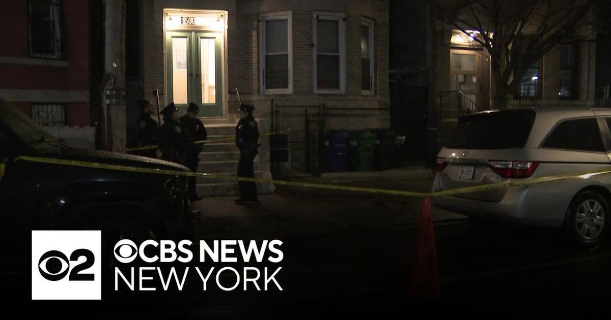 Man stabbed to death in the Bronx, suspect arrested - CBS New York