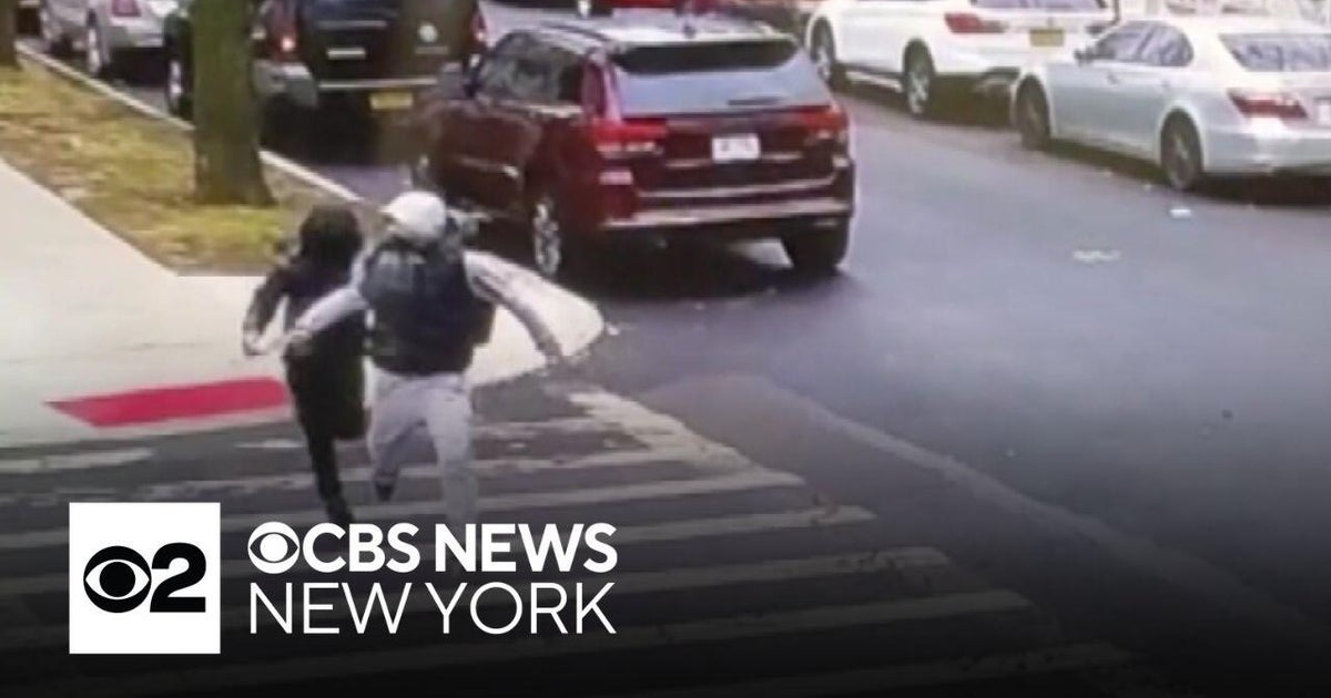 2 persons of interest sought in Queens teen's stabbing death - CBS New York